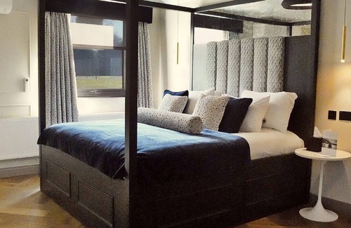 Uxbridge Hotel | Denham Grove