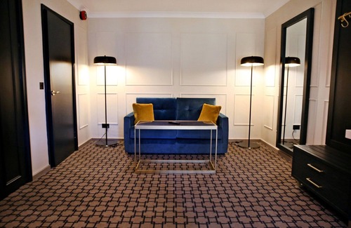 Uxbridge Hotel | Denham Grove