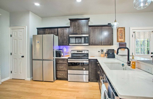 Denison House | Denison Home w/Balcony: Walk to Downtown!