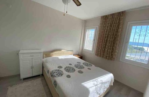 Urla Villa | Deniz Manzaralı, 4 Odalı Şirin Villa