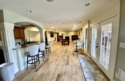 Buechel House | Derby Getaway: Spacious 6 Bed, Walkout Basement