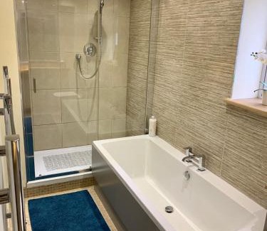 Llantilio Pertholey House | Deri-Down Guest House