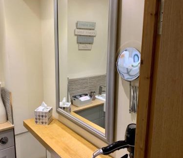 Llantilio Pertholey House | Deri-Down Guest House