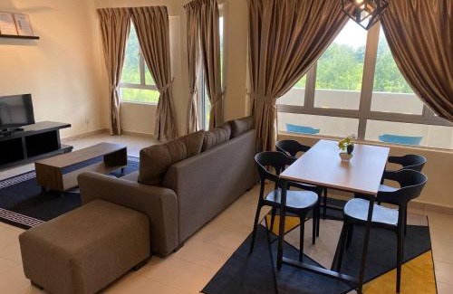 Bandar Penawar Apartment | Desaru Near Beach Family Suite 5GWifi Netflix D3A12