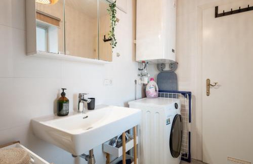 Graz City Centre Apartment | Desert Dune - Historic City Center with Free Parking by HERO HOMES