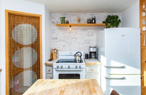 Twentynine Palms House | Desert Escape+Art studio+Trailer 10 min to Joshua Tree Park