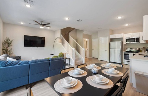 Orchards Estates House | Desert Oasis I Lux Suite w/Pool by Stadium & Golf