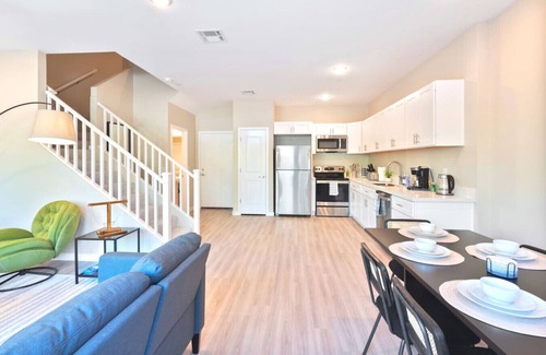 Orchards Estates House | Desert Oasis I Lux Suite w/Pool by Stadium & Golf