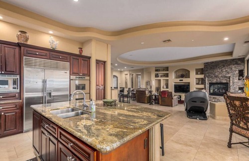 Firerock Apartment | Desert Oasis/Luxury 5 Bedroom w/Heated Spa & Pool