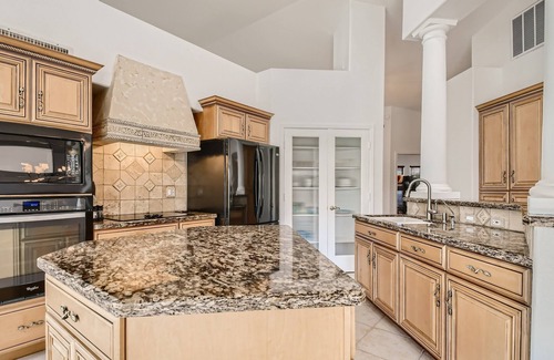 Val Vista Lakes House | Desert Palm Villa - Heatable Pool, Large 1 Story, 2 Ensuites