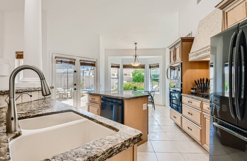 Val Vista Lakes House | Desert Palm Villa - Heatable Pool, Large 1 Story, 2 Ensuites