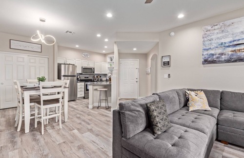 North Mountain Condo | Desert retreat, 3 pools, free parking, PAC MAN, Pickleball, Basketball, Internet