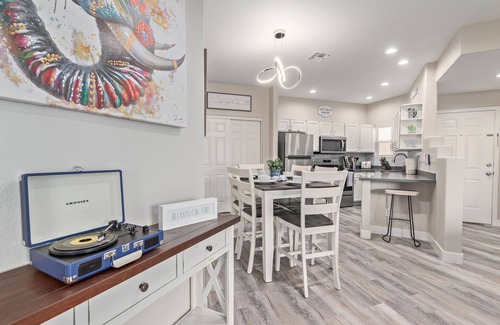 North Mountain Condo | Desert retreat, 3 pools, free parking, PAC MAN, Pickleball, Basketball, Internet