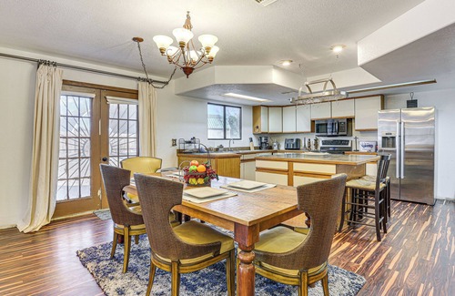 Golden Valley House | Desert Retreat in Golden Valley: Courtyard & Views