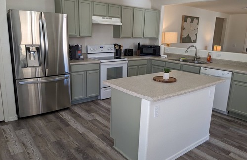 Surprise Farms House | Desert Retreat w/heated pool/Family Friendly/Near stadiums & Dining