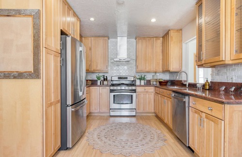 Monument Manor House | Desert Shadows by AvantStay | Breathtaking Views & Pool