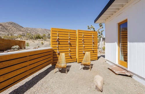 Joshua Tree Highlands House | Desert View Hideaway & Vintage Airstream