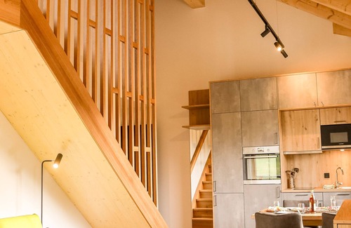 Muenchberg Apartment | Design apartment with gallery and reading corner