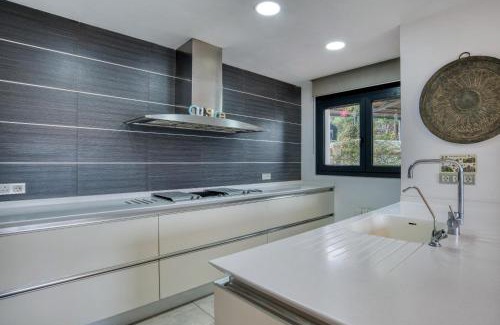 Sant Pol De Mar Villa | Design villa with sea views