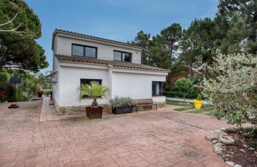 Sant Pol De Mar Villa | Design villa with sea views