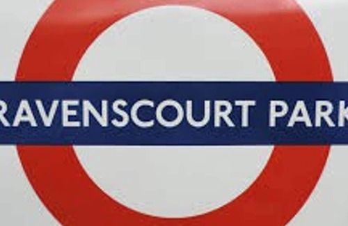 Ravenscourt Park Apartment | Designer 3 Bed Apartment with Balcony