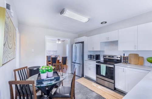 Clayton House | Designer 3BR Ranch Home near Clayton & Wash U