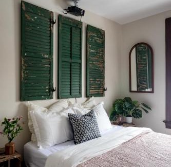 Hudson House | Designer Home, Hot Tub, Private Yard, & Projector