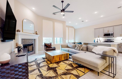 Austin House | Designer home with luxe suite, home office, outdoor lounge & dog-friendly yard
