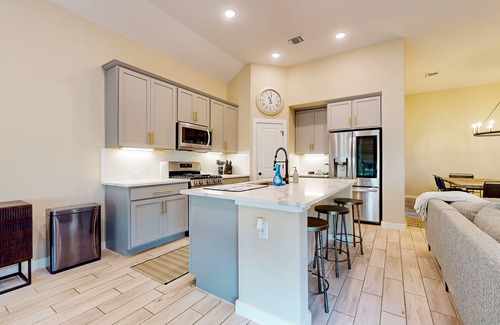 Austin House | Designer home with luxe suite, home office, outdoor lounge & dog-friendly yard