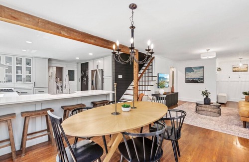 Northwest Raleigh House | Designer Home With Pool Sleeps 12!