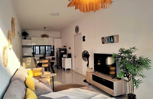 Flic-en-Flac Apartment | Designer Luxury 3 beds with pool, patio & sundowners