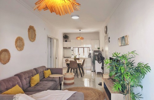 Flic-en-Flac Apartment | Designer Luxury 3 beds with pool, patio & sundowners