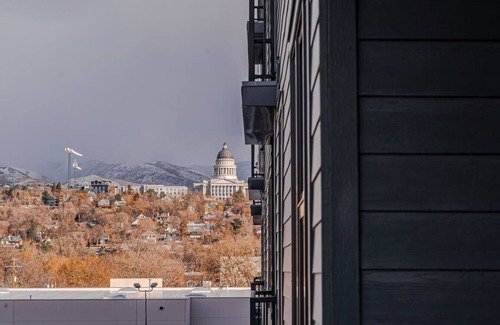 Downtown Salt Lake City Apartment | Designer NEW 2BD 2BA Pool/Htub/Gym/Bowling