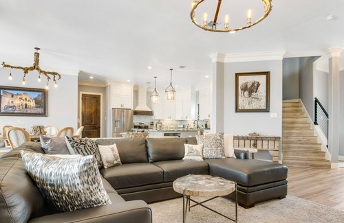 Fredericksburg House | Designer newly built home with pool, sunset view, fireplace, AC - dog-friendly