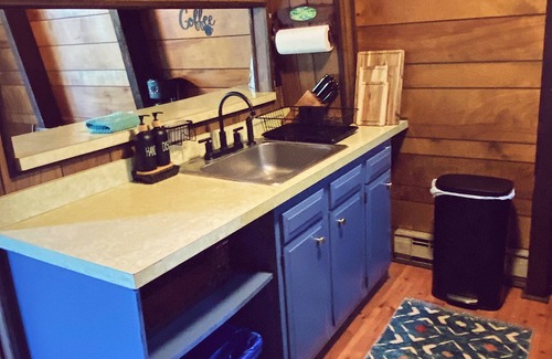 Hamlin Ski Chalet | Designer Poconos Chalet - Fireplace, Fire Pit, Lakes, Hiking