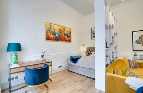 Mayfair Apartment | Designer Retreat by Green Park