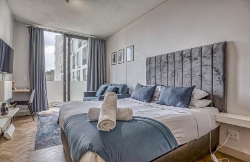 Greater Johannesburg Metropolitan Area Apartment | Designer Touch One Rosebank