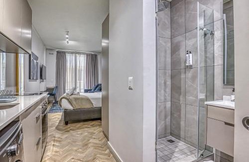 Greater Johannesburg Metropolitan Area Apartment | Designer Touch One Rosebank