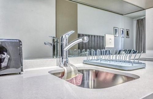 Greater Johannesburg Metropolitan Area Apartment | Designer Touch One Rosebank