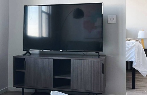 NoDo District Apartment | Desirable 1BD/1BA + Balcony- Downtown Omaha