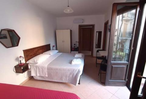 Trecchina Apartment | Desiree's Rooms - n 2 camere con bagno privato e balcone