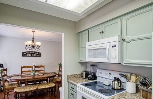 Hot Springs Village House | DeSoto Family Destination - A great lake front town home on Lake DeSoto with a