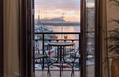 Katochori Apartment | Destino Home overlooking the Venetian Port of Chania