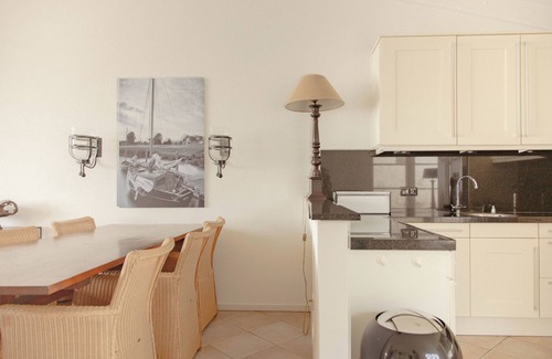 Makkum Cabin | Detached Dijkvilla with a panoramic view of the IJsselmeer, private wellness facilities, and a large patio at the luxurious Beach Resort Makkum.