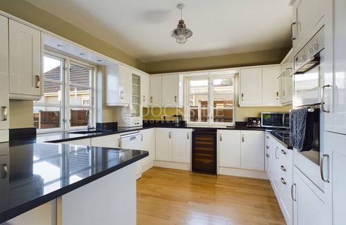 Rochester House | Detached Home close to wedding venues and Rochester, 35mins to London on train.