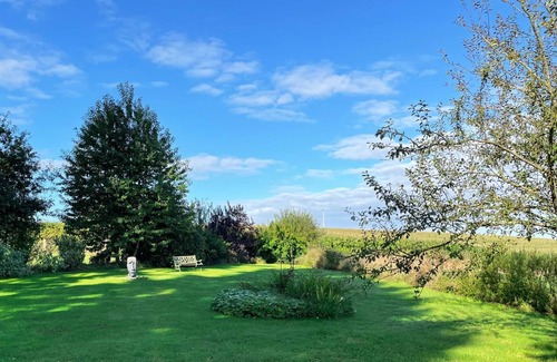 L'Epinay-le-Comte Cottage | Detached house in Normandy with outdoor spa, Wifi, and enclosed garden
