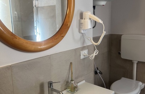 Castel Bolognese Condo | Detached house in front of large gardens