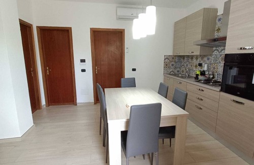 Sellia Marina House | DETACHED HOUSE A FEW MINUTES WALK FROM THE BEACH WITH PRIVATE GARDEN