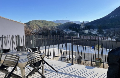 Pierrelongue Villa | Detached house in a quiet, elevated area
