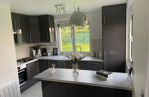 Sevran House | Detached house in very large garden near CDG airport and Paris Villepinte exhibition center